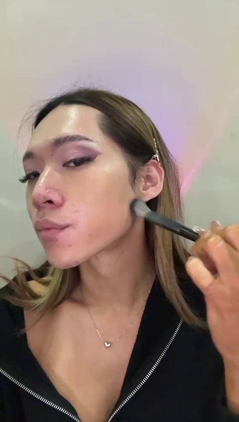Maddie applying natural-looking foundation